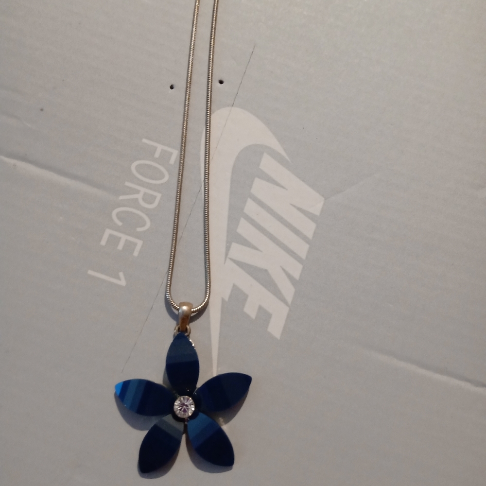 Necklace - Picture 2 of 4